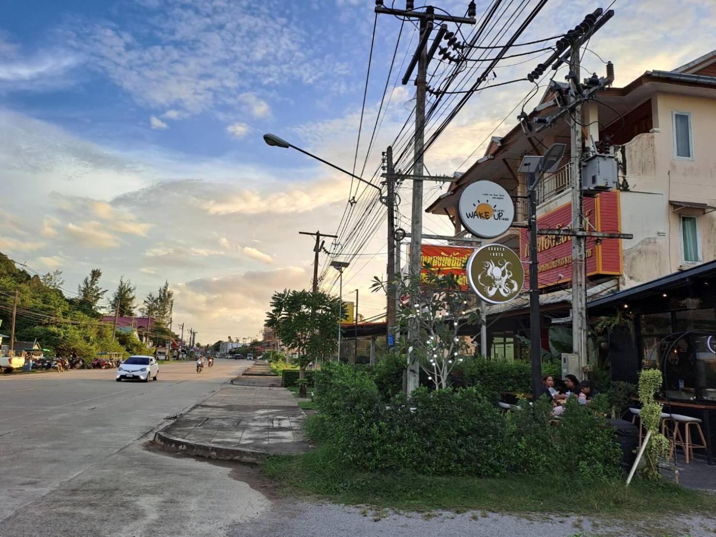 Wake Up @Lanta Hotel : Cafe Ko Lanta Екстериор снимка